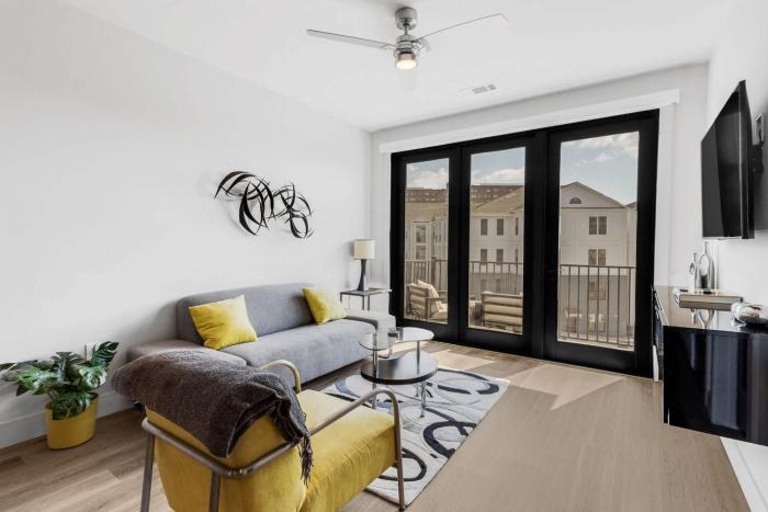 West End Getaway for 5 with Pool