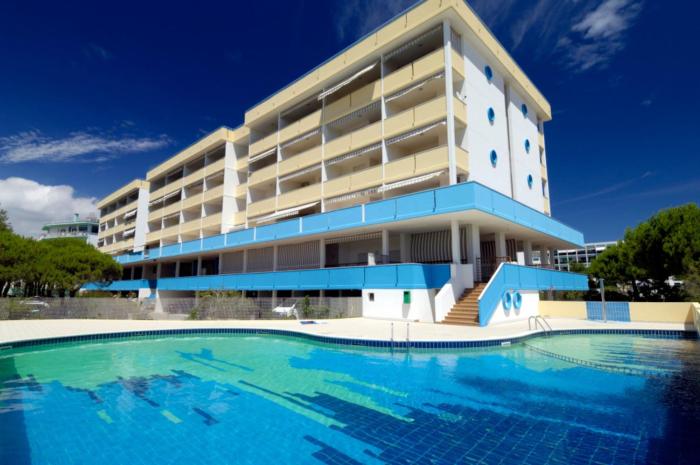 Modern flat with shared pool and sea side view