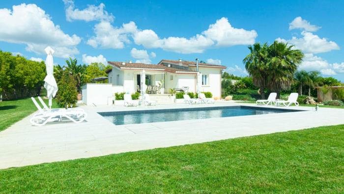 Villa Menea con Piscina e Spa nel Salento