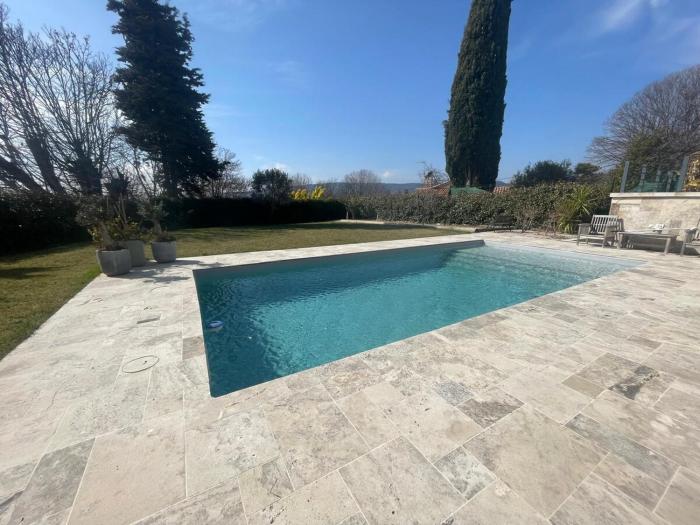 Villa Élégante à Berre-les-Alpes - Terrasse, Piscine & Vue Panoramique