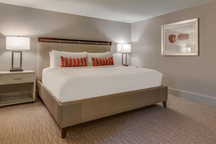 Charming Retreat for 2 Near Downtown & Broadway