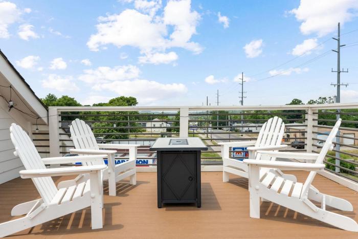 Chic Townhome for 8 w Rooftop