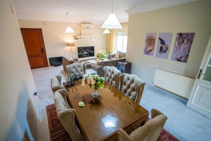 3 Bedrooms Cozy Apartment Prime Location Walk Anywhere شقة مفروشة واسعة شارع الجاردنز