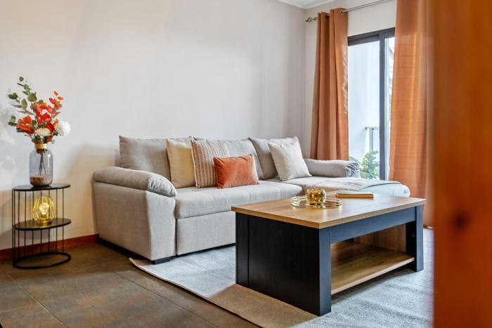 Urban Stay 1A by Homie