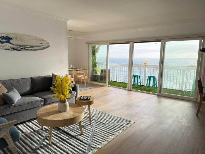 Redondo Oceanfront Gem 2BR BA Balcony & Parking 335