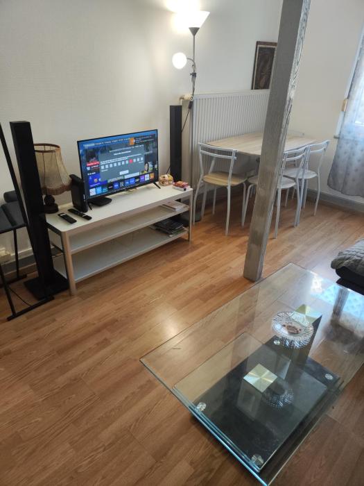 Spacieux studio meublé