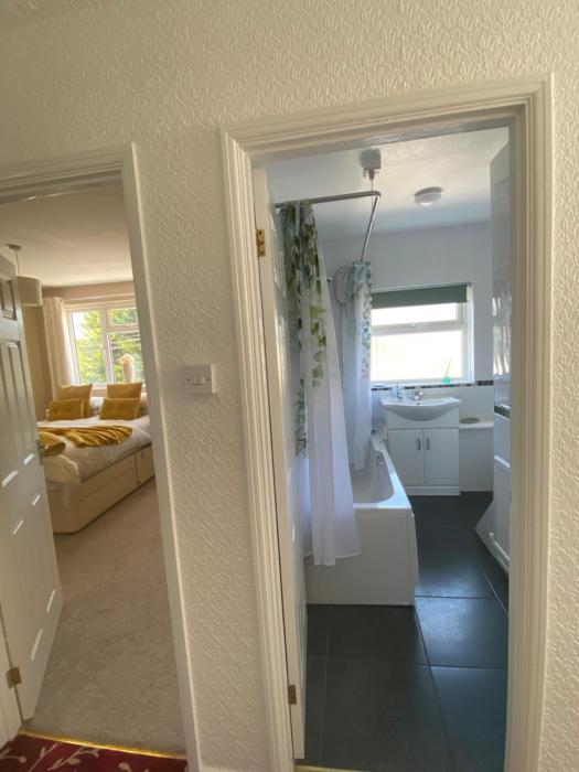 Carols Place, Rooms Nr Bridgend, Porthcawl, Margam Park, Port Talbot, Swansea & Cardiff Mins from J37 M4, 3 Room Types Available