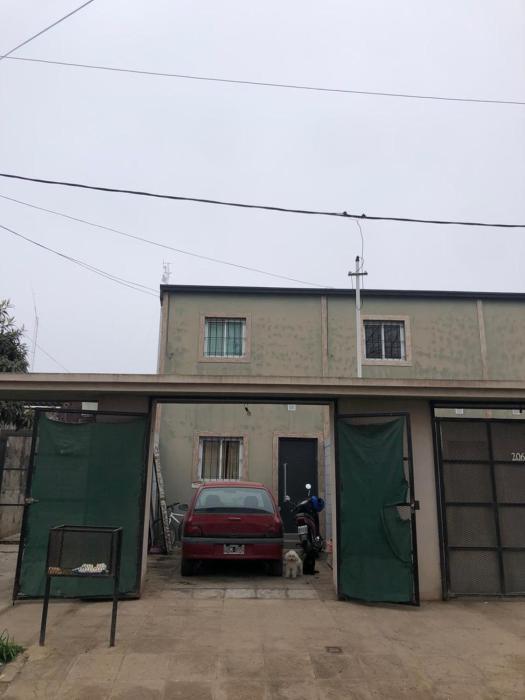 Depto amplio con entrada para auto