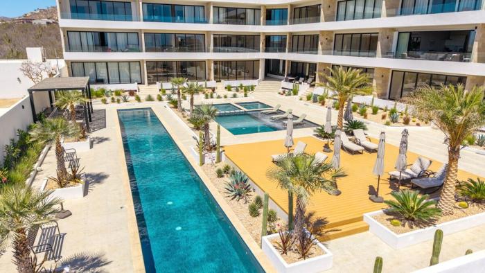 Oceanview Oasis Modern Condo w Pool & Gym In Cabo