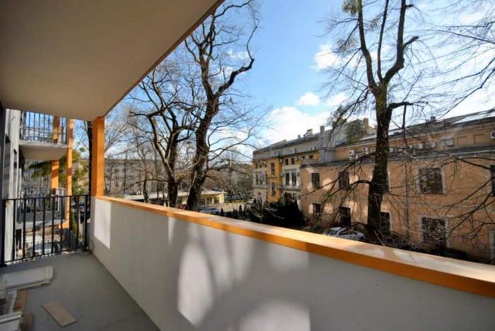 Quiet and well-laid-out apartment near the center