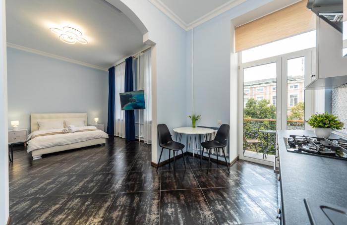 Софіївська площа Володимирська 18