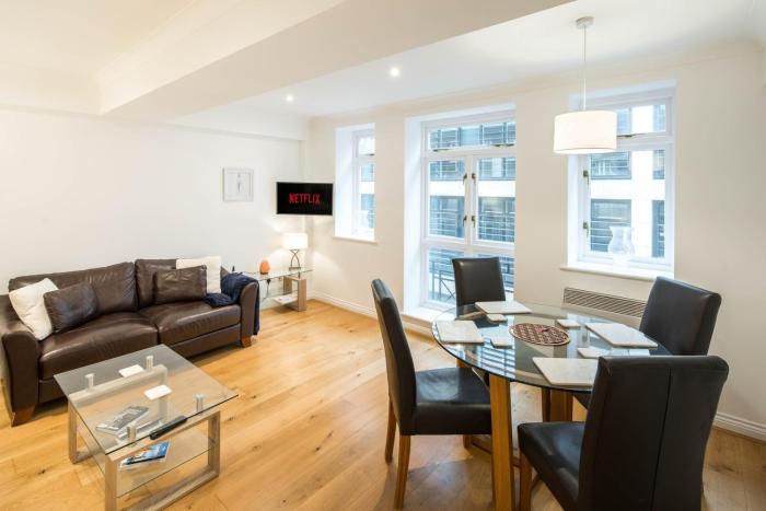 1BD Modern City Oasis: Near London Attractions