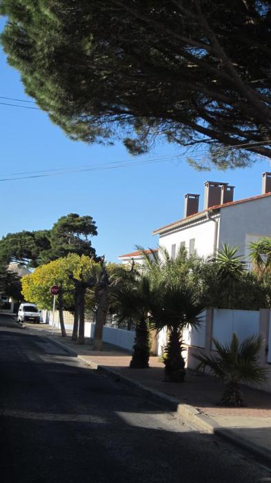 3mn de la plage et 10 mn du centre à pieds CALME et AGREABLE