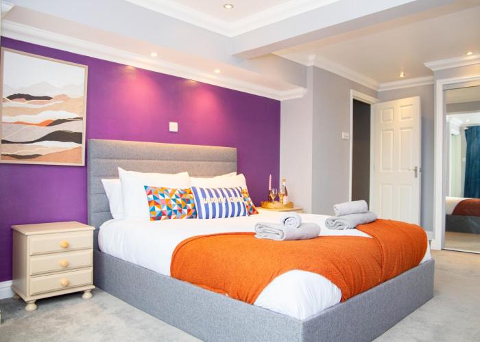 Stylish and Spacious 3-Bed House Free Parking