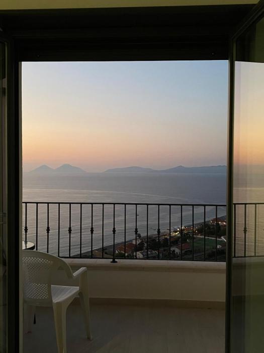 Gioiosa Marea, Capo Calavà - Splendido appartamento con vista mozzafiato