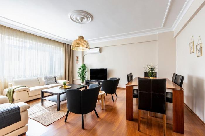 Gorgeous 3 Bedroom Flat - No8