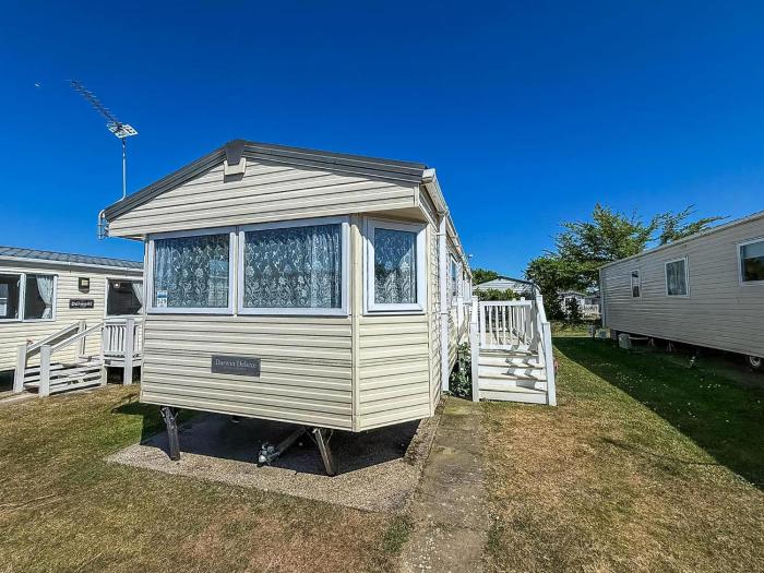 Stunning Caravan At Cherry Tree Holiday Park In Norfolk, Sleeps 8 Ref 70529C