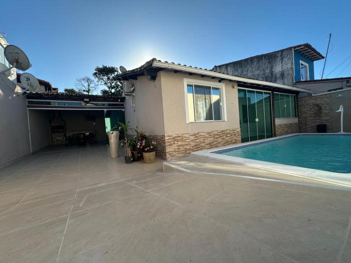 Casa em Cabo Frio - piscina e churrasqueira, 02 quartos