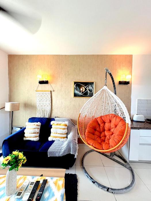 Aura 12 1BR Service Apartment