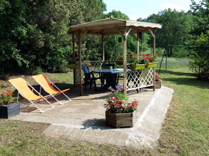 Maison de campagne proche de la Dordogne avec grand jardin et cheminée - FR-1-616-61