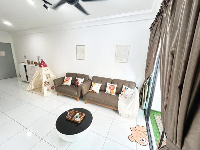 PLATINO Latest Pool View Family 3 BR Suite, Next to Paradigm Malls new Theme park, Escape JB