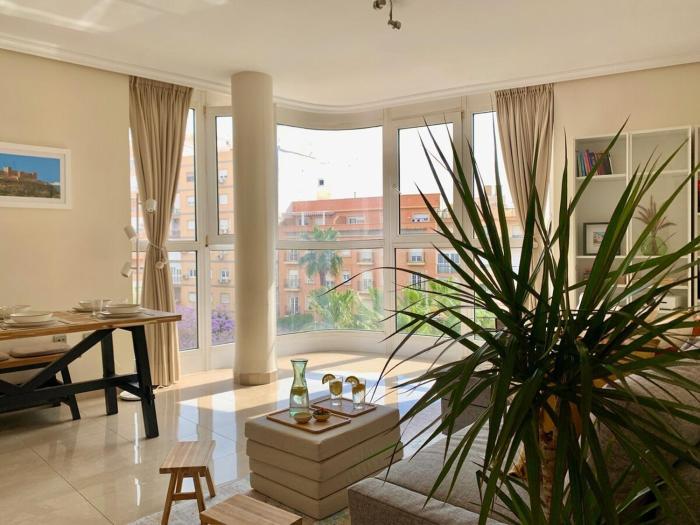 Apartamento 110m - Vistas Rambla - AC - WiFi - Parking - Centro