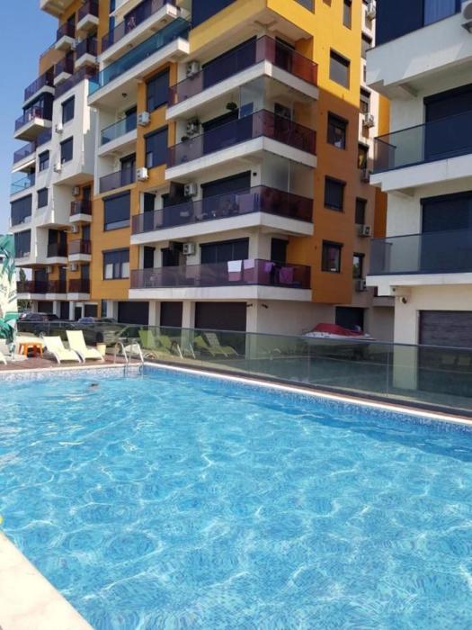 SOPHIA LAKE VIEW SUITE