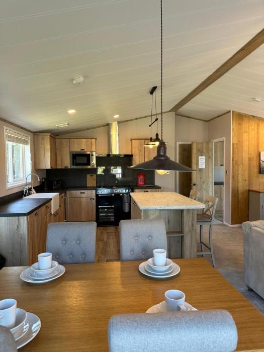 Sandy Lane 18 - Lodge with Hot Tub