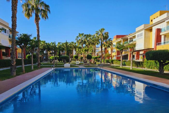 Luxe appartement met jacuzzi, uitzicht & zwembaden