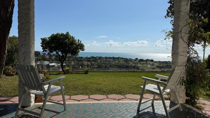 Villa vista mare a Numana - N147