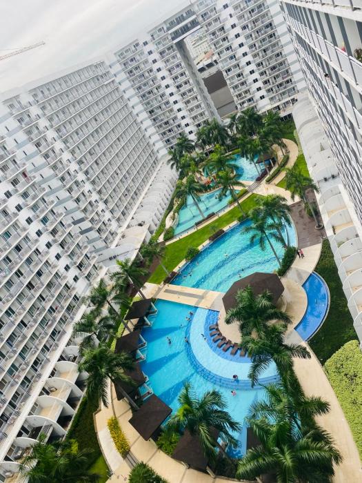 Shell Residences MOA by Kirstie