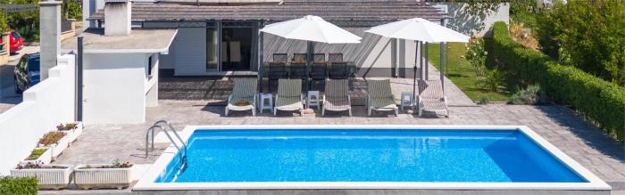 3 bedroom apartment with private pool