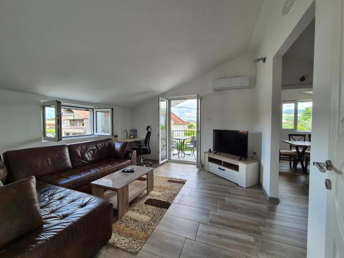 Peaceful 2BR Apt with Ultra-Fast WiFi