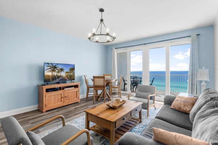 Stunning Ocean Views! Resort Beach Condo! Sleeps 8! by Dolce Vita Getaways PCB