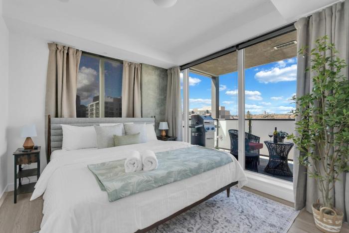 Kensington Condo King Bed Banff Pass Parking