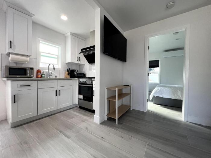 Gated & Morden 1bed1bath house3367