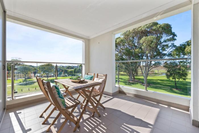 Inviting 2BR Stay by the Sand at Rockingham