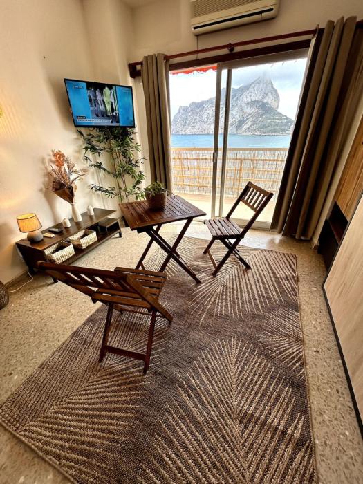 Modern & Sunny Studio