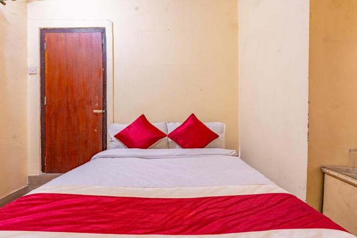 OYO 827 Taj Hotel And Restaurant