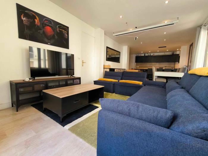 Appartement spacieux, parking, climatisation, rétroprojecteur