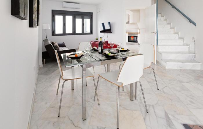 Stunning Home In Aznalcazar With Wifi