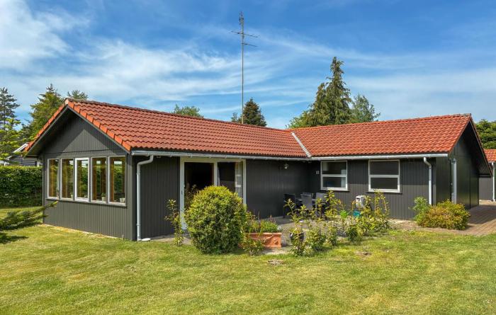 Awesome Home In Væggerløse With Wifi