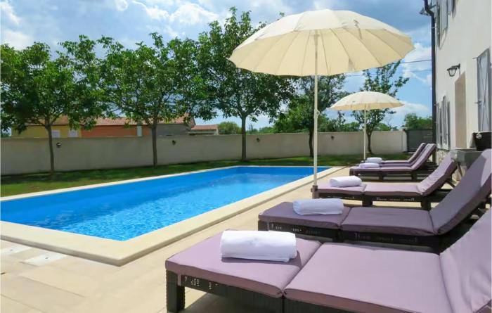 Amazing Home In Barban