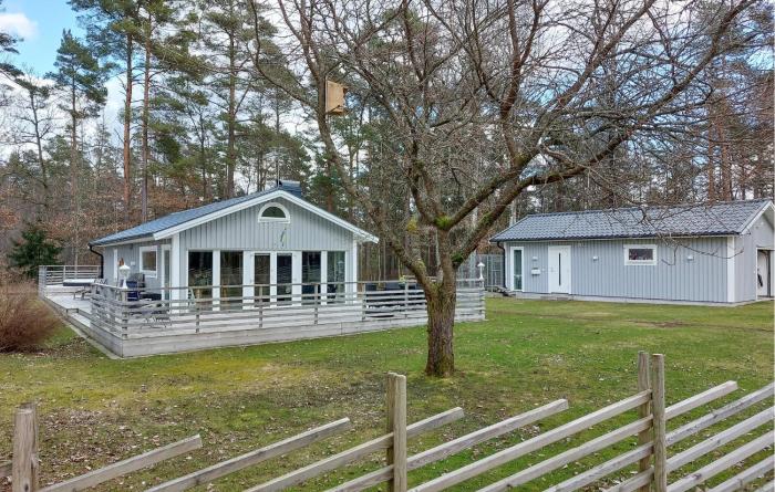 Amazing Home In Holmseryd With Wifi