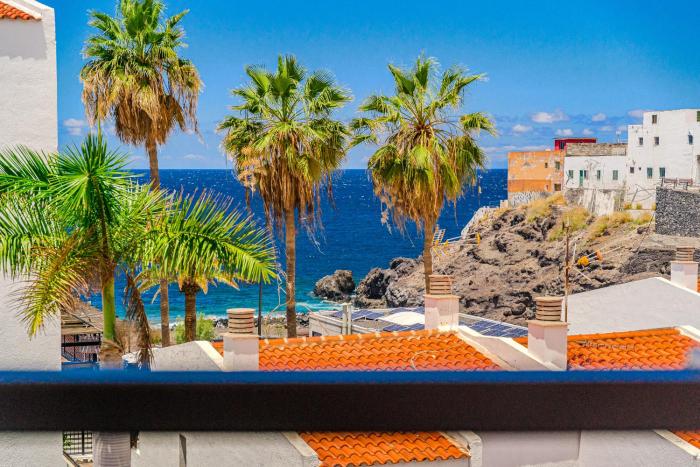 Family flat with 3 bedrooms and balcony near Los Gigantes and ocean