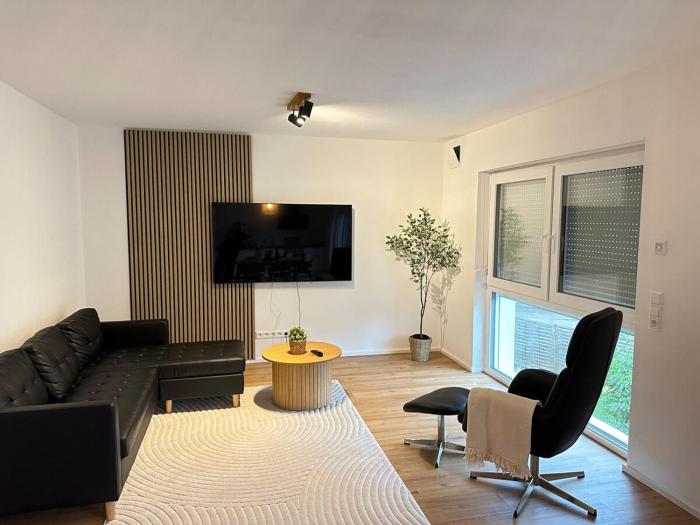 AB2 OG I Geräumige Top-Wohnung mit Balkon & Garage I 3 Min zur S-Bahn I Nähe Messe Flughafen