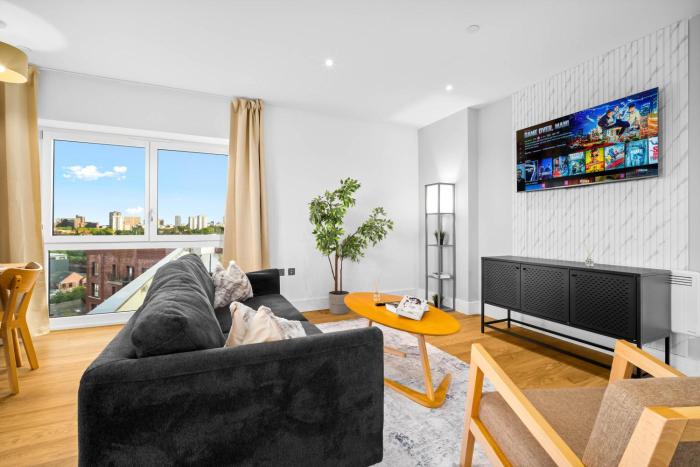 New Luxury 2 Bedroom Apartment - Juliet Balcony - Fast WiFi - Netflix 706SW