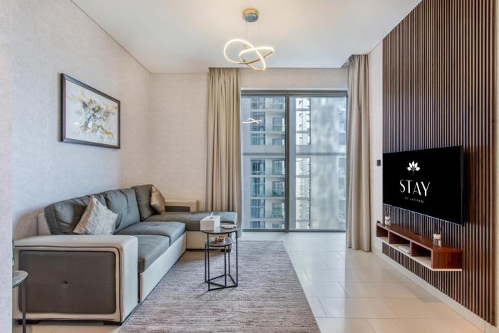 STAY BY LATINEM Luxury 1BR Holiday Home CVR B803 Near Burj Khalifa