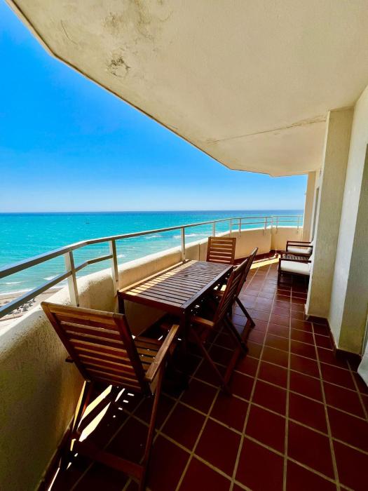 Deluxe Large Apartment Sea Views Benalbeach