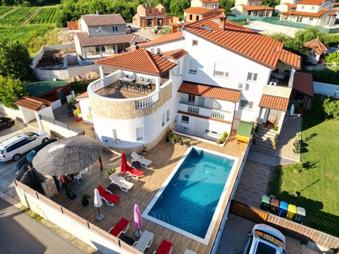 Sanus Apartments